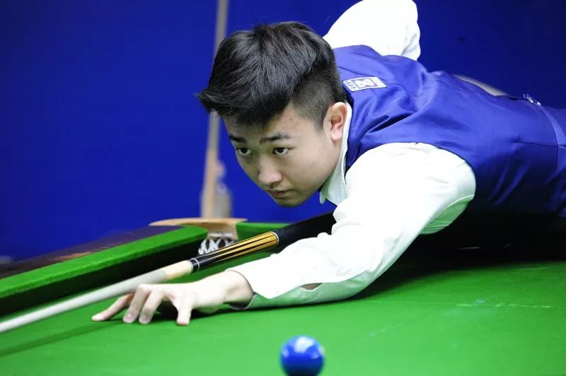 足协决定采 足协决定采